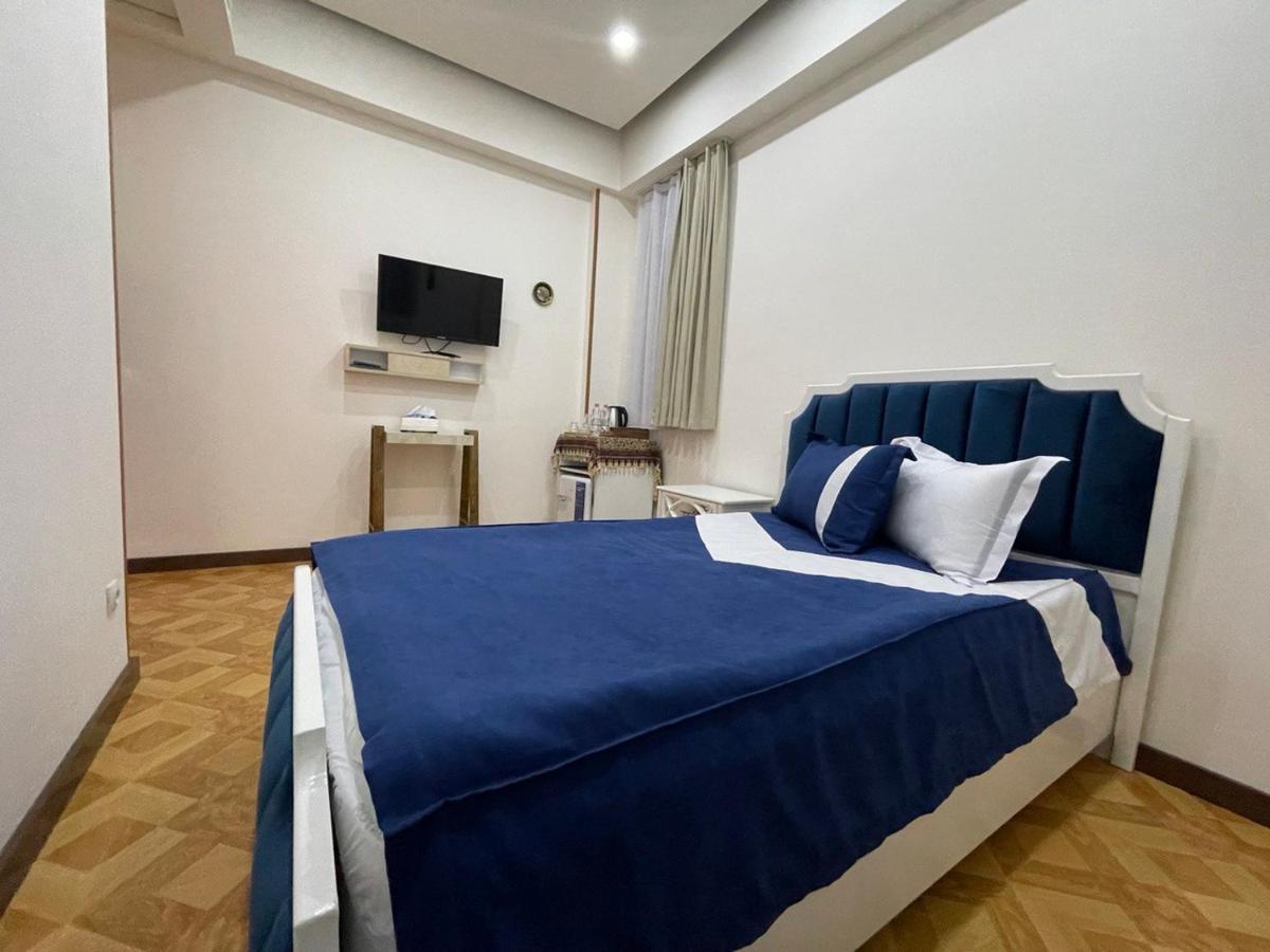 Hotel Luxin Tiflis Exterior foto